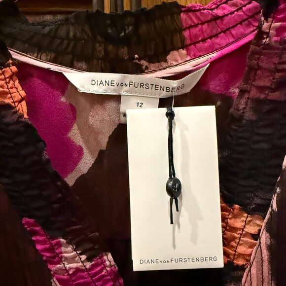 Diane von Furstenberg Layla Silk Printed Dress Color: dancing explosion Size: 12 - Picture 8 of 9